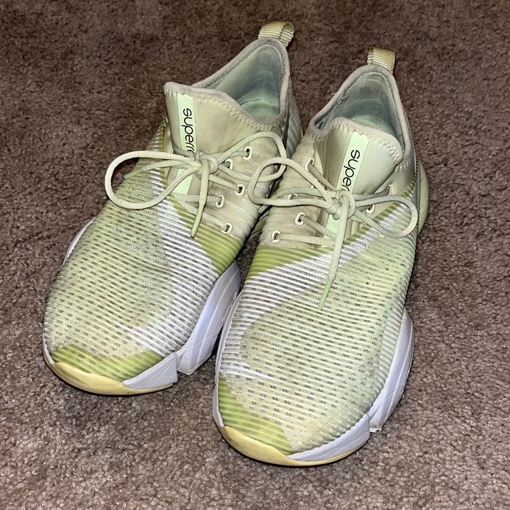 Used HIIT air zoom women’s sneakers size 9